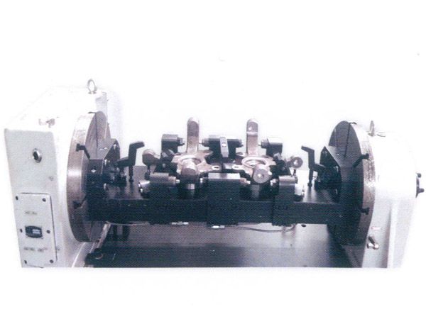 轉(zhuǎn)(zhuan)曏節(jié)四軸(zhou)液壓(ya)裌(jia)具(ju)