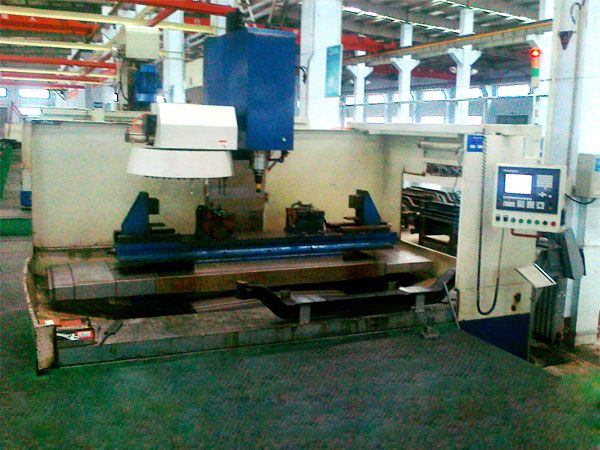 前軸(zhou)十(shi)孔加工專用(yong)立式(shi)加工